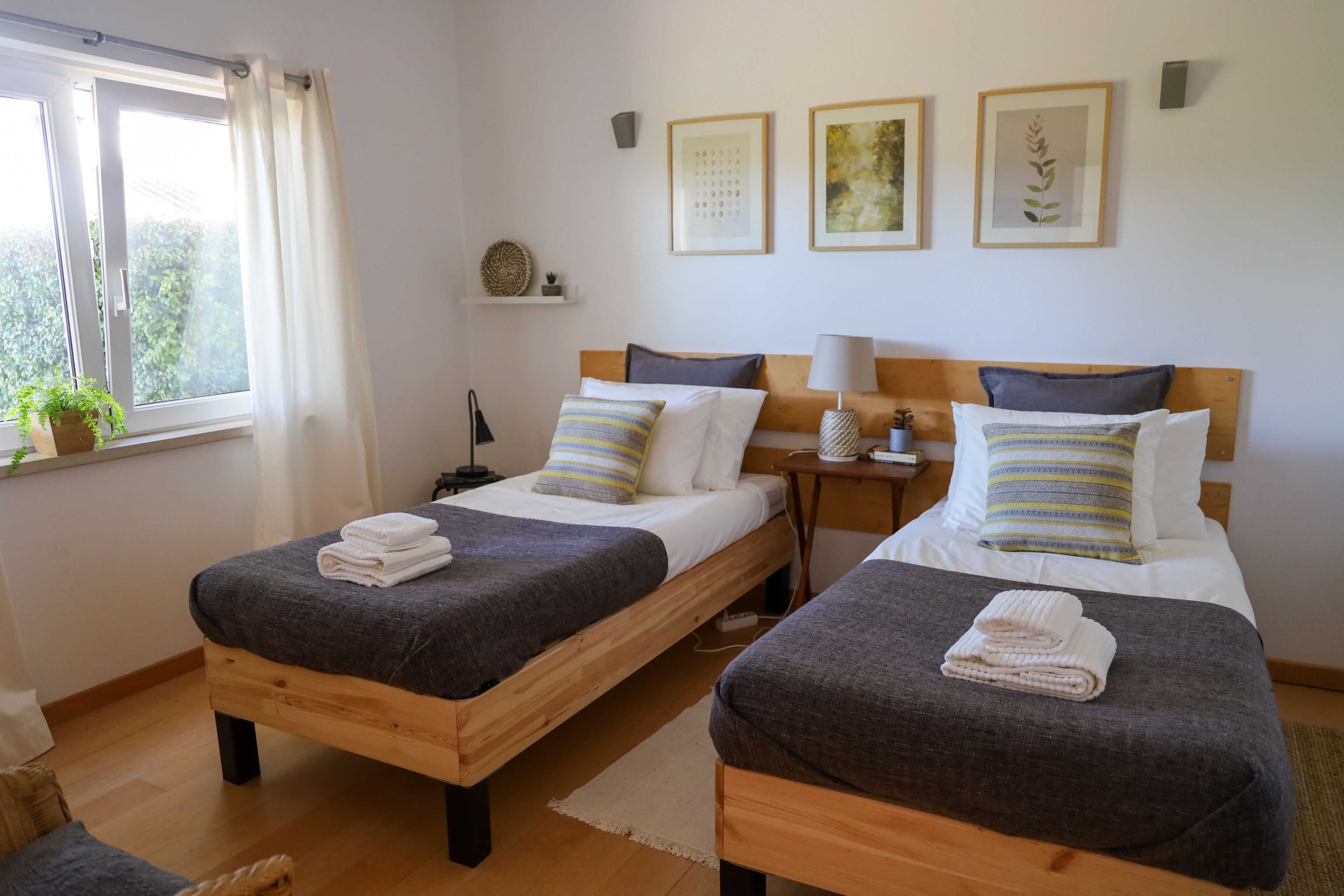 4 Schlafzimmer, Schreibtisch, Bügeleisen/Bügelbrett, Reisekinderbett