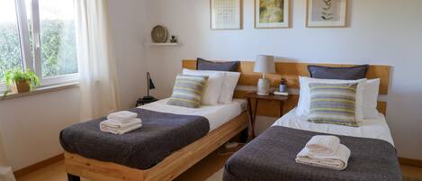 4 Schlafzimmer, Schreibtisch, Bügeleisen/Bügelbrett, Reisekinderbett