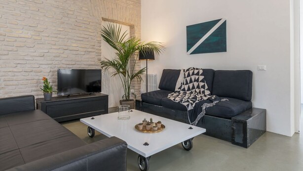 TV - Esquilino Industrial Loft (Roma)