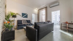 TV - Esquilino Industrial Loft (Roma)