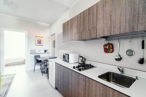 Fridge, stovetop, electric kettle, toaster