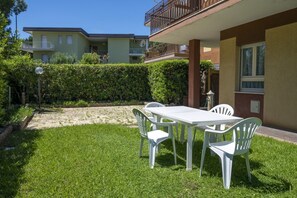 Outdoor dining - M152 - Marcelli, new three-room apartment with garden (Marcelli)