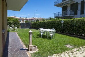 Outdoor dining - M152 - Marcelli, new three-room apartment with garden (Marcelli)