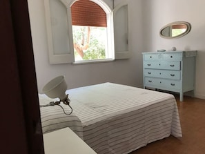 3 bedrooms, bed sheets