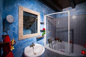 Badewanne, Haartrockner, Bidet, Handtücher