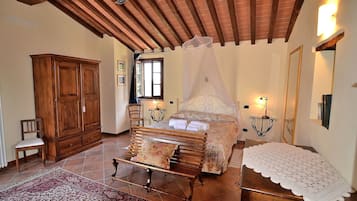 8 Schlafzimmer, Zimmersafe, Bügeleisen/Bügelbrett, Reisekinderbett