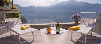 Villa 4 Residence Sala Comacina sleeps 8 with spa & pool by Italian Apartments