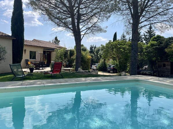 من حمّامات السباحة المغطاة، حمّام سباحة خارجي