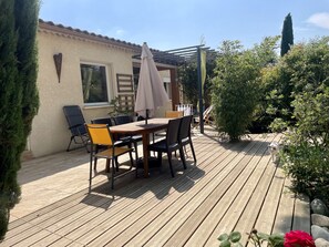 تناول الطعام بالخارج