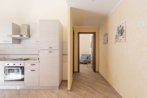 Réfrigérateur, four, plaque de cuisson