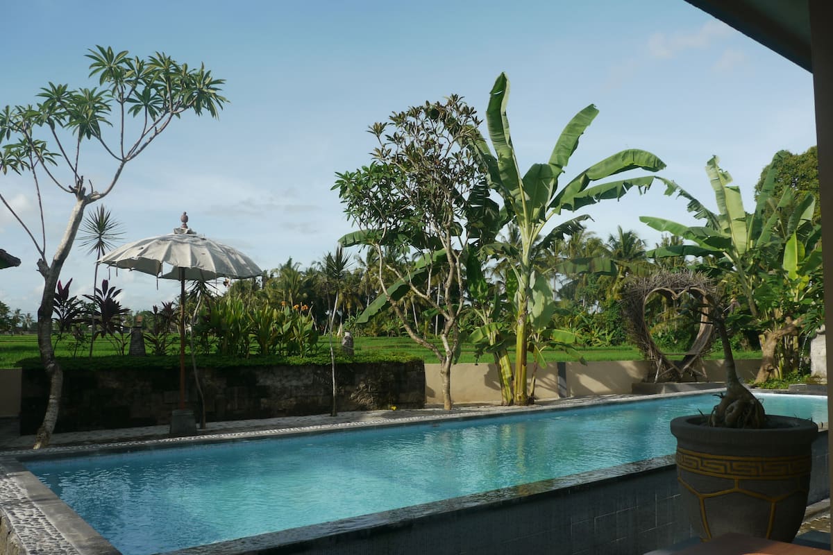 Svit - utsikt mot poolen | Utsikt frÄn rummet