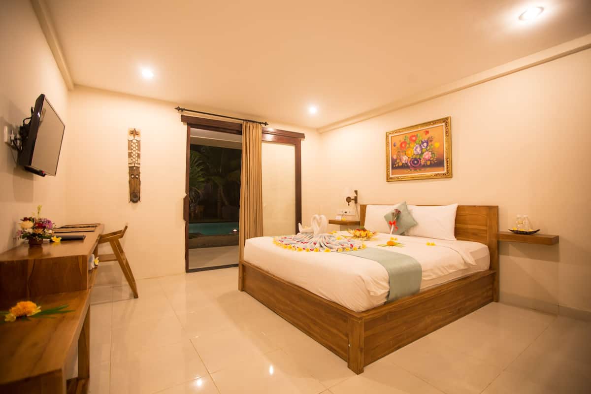 Deluxe Room, Pool View | 1 bedroom, individually decorated, individually furnished, desk