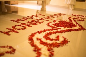 1 bedroom, individually decorated, individually furnished, desk