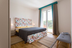 5 chambres, coffres-forts dans les chambres, fer et planche à repasser