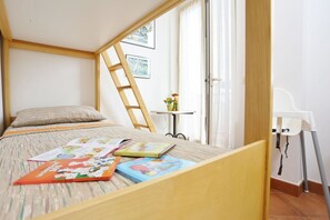 2 Schlafzimmer, schallisolierte Zimmer, Bügeleisen/Bügelbrett