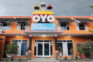 Exterior - OYO 434 Hotel Parahiyangan Syariah (Bandar Lampung)