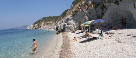 Una spiaggia nelle vicinanze