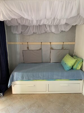 5 bedrooms, WiFi, bed sheets