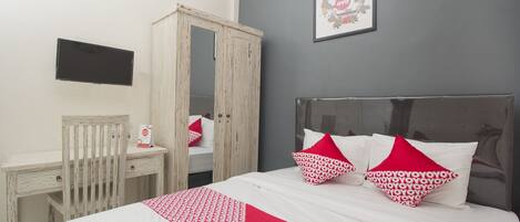 Meja kerja, ruang kerja ramah laptop, Wi-Fi gratis, dan seprai linen