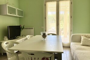 Dining - M216 - Marcelli, two-room apartment with garden 300m from the sea (Marcelli)