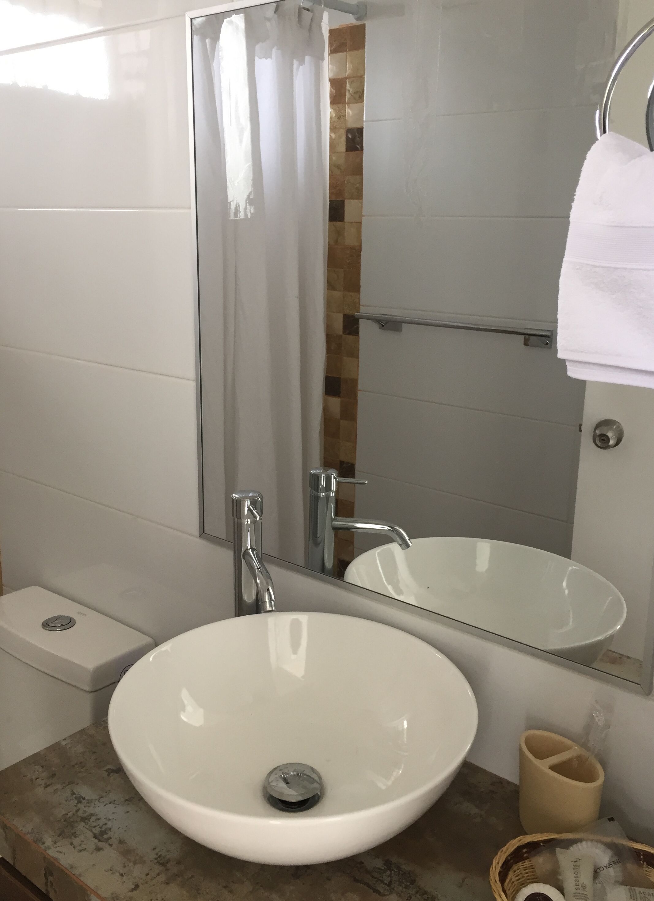 Pyyhkeet, saippua, vessapaperi