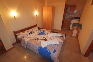 2 habitaciones, tabla de planchar con plancha, wifi y ropa de cama 