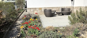 Close to Old town: 7min walk across Old Bridge to my pension w. balcony @ garden