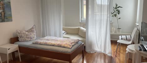 5 bedrooms, desk, iron/ironing board, free WiFi