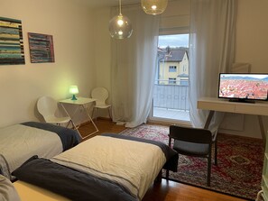 5 slaapkamers, een bureau, een strijkplank/strijkijzer, gratis wifi