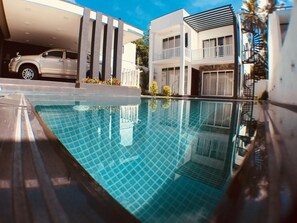 Indoor pool - Royal Mansions Grand Luxury Villas (Kandy)