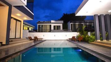 สระว่ายน้ำในร่ม