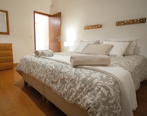 2 bedrooms, free WiFi, bed sheets, wheelchair access