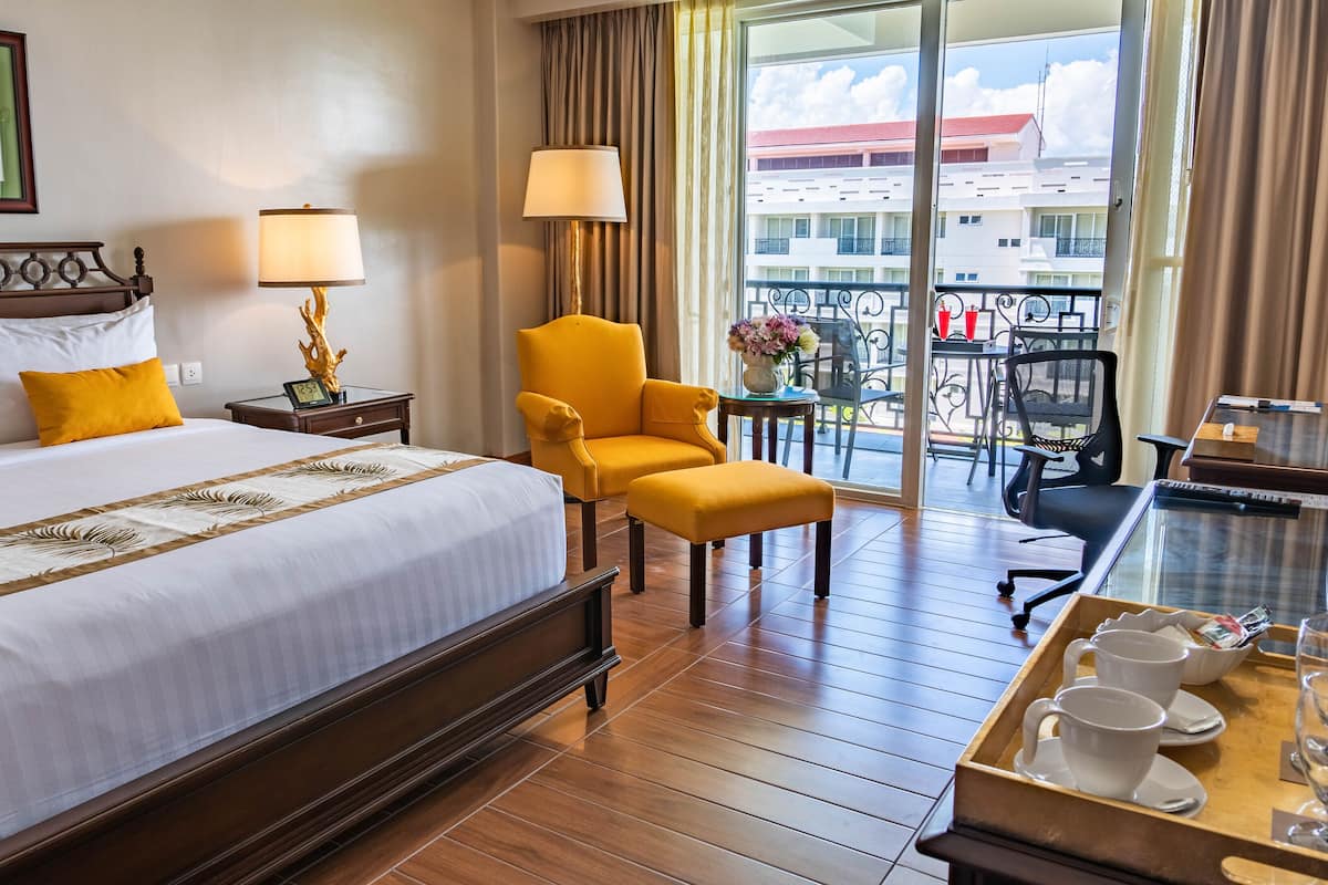 Panoramic Seaview | Peralatan tempat tidur premium, tilam berlapik, peti besi dalam bilik