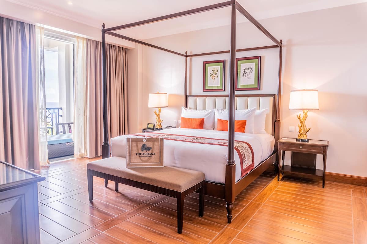 Suite Sea view | Peralatan tempat tidur premium, tilam berlapik, peti besi dalam bilik