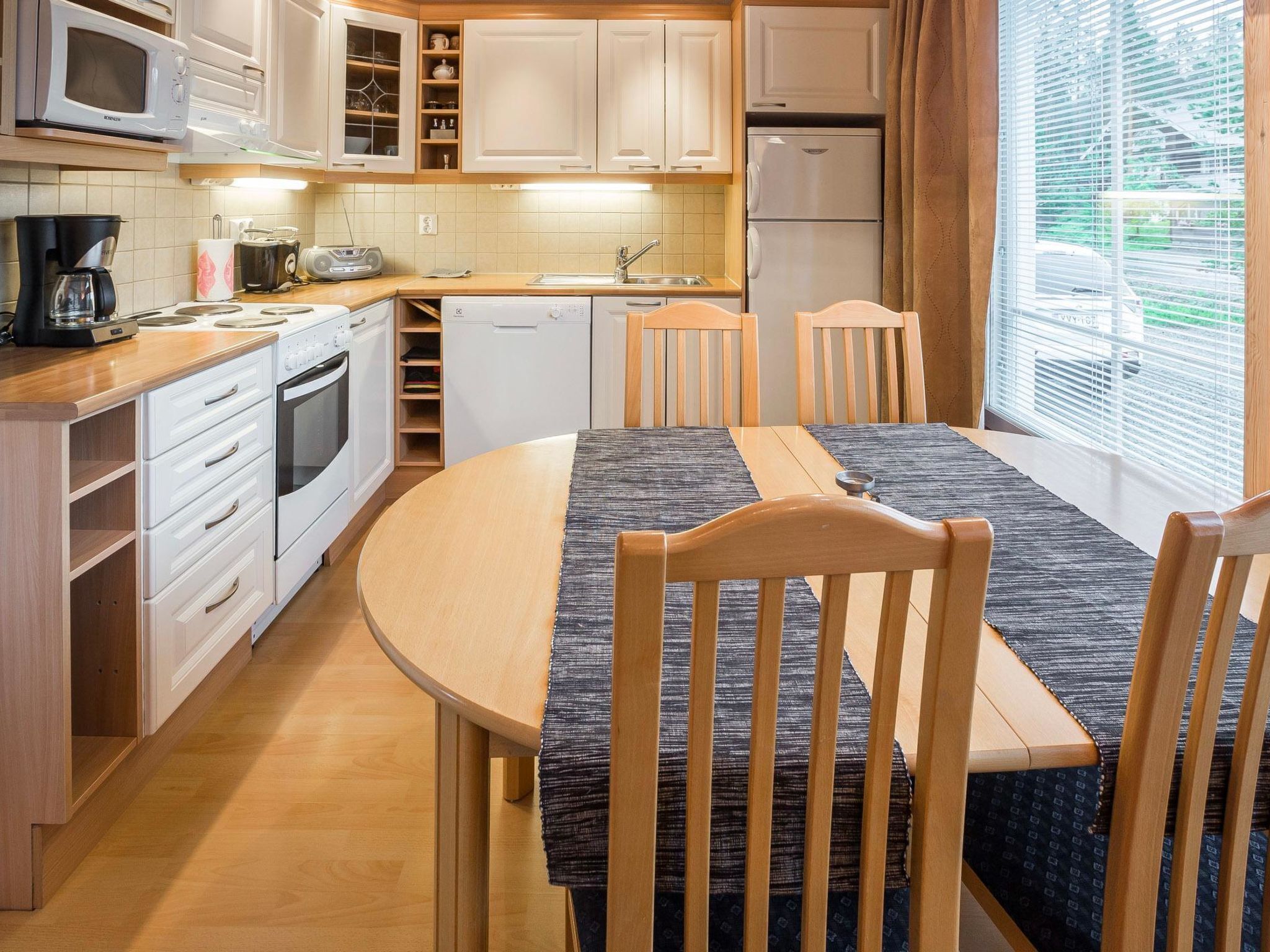 Fridge, microwave, dishwasher, cookware/dishes/utensils