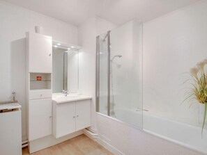 Hair dryer, towels - Port Blanc by Interhome (Dinard)