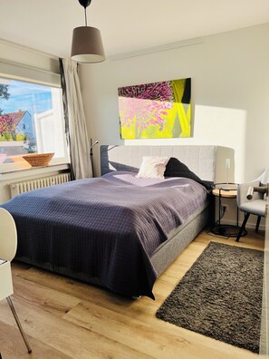 1 chambre, fer et planche à repasser, accès au Wi-Fi (inclus)