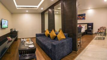 Suite, 1 Double Bed | Living room | LCD TV