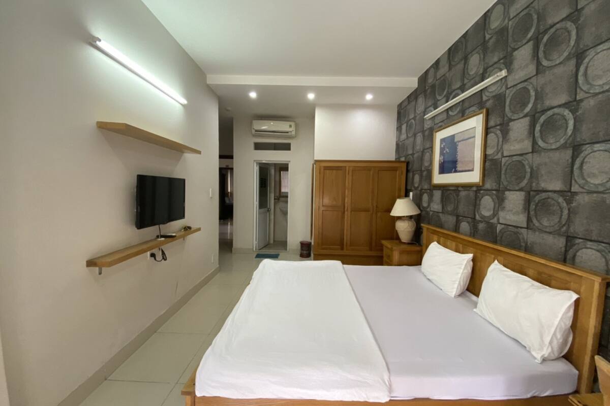 desk, blackout curtains, free wifi, bed sheets