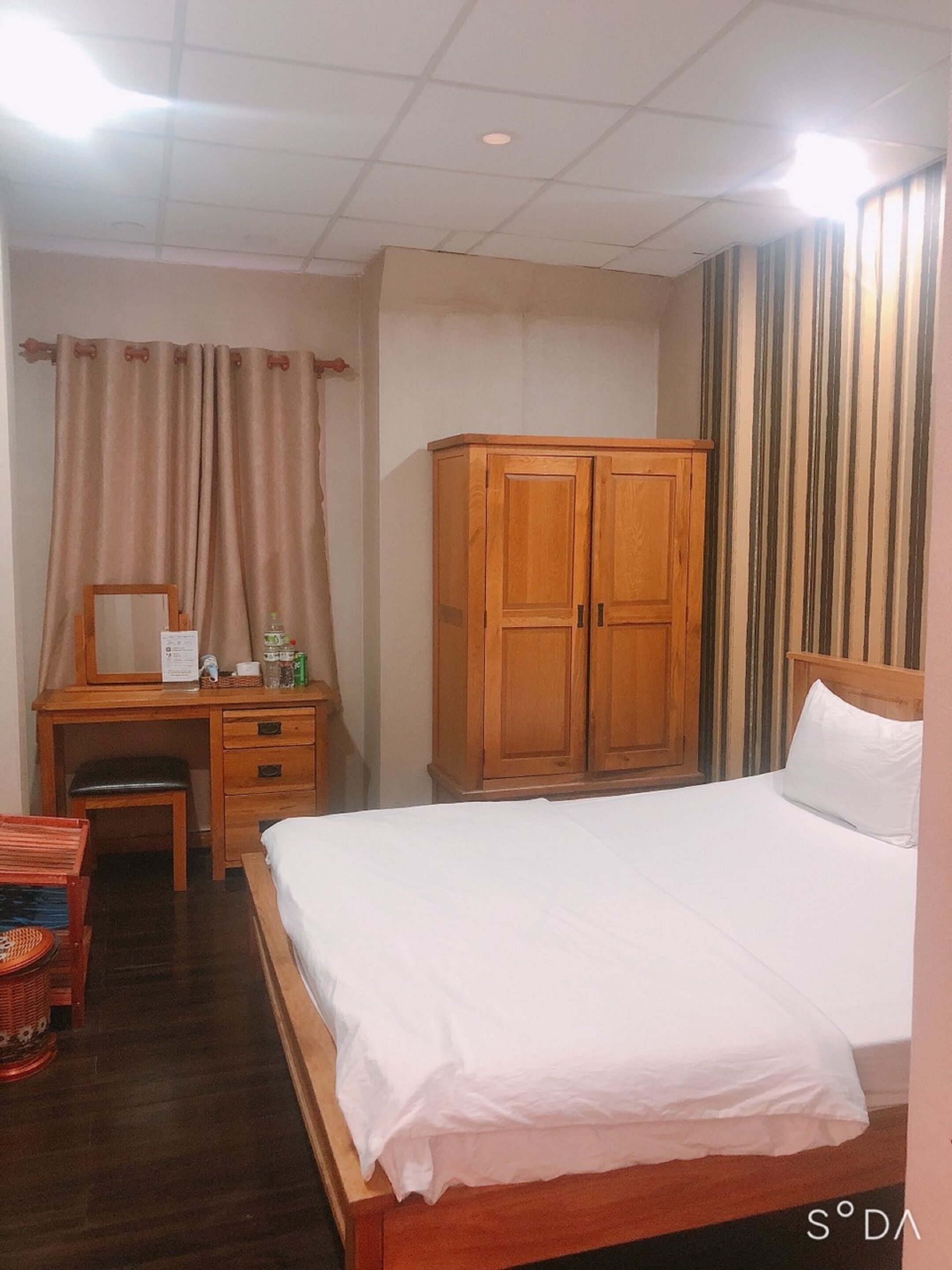 economy room | desk, blackout curtains, free wifi, bed sheets