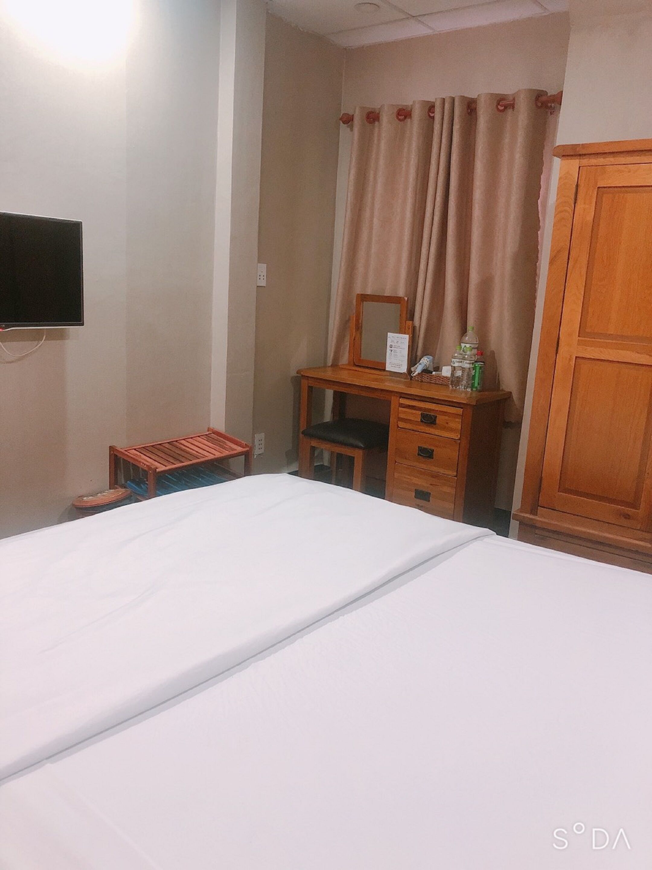 economy room | desk, blackout curtains, free wifi, bed sheets