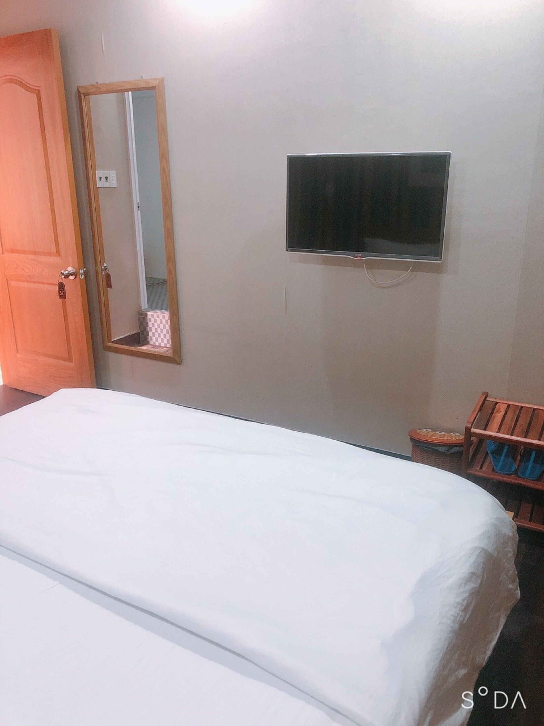 economy room | desk, blackout curtains, free wifi, bed sheets