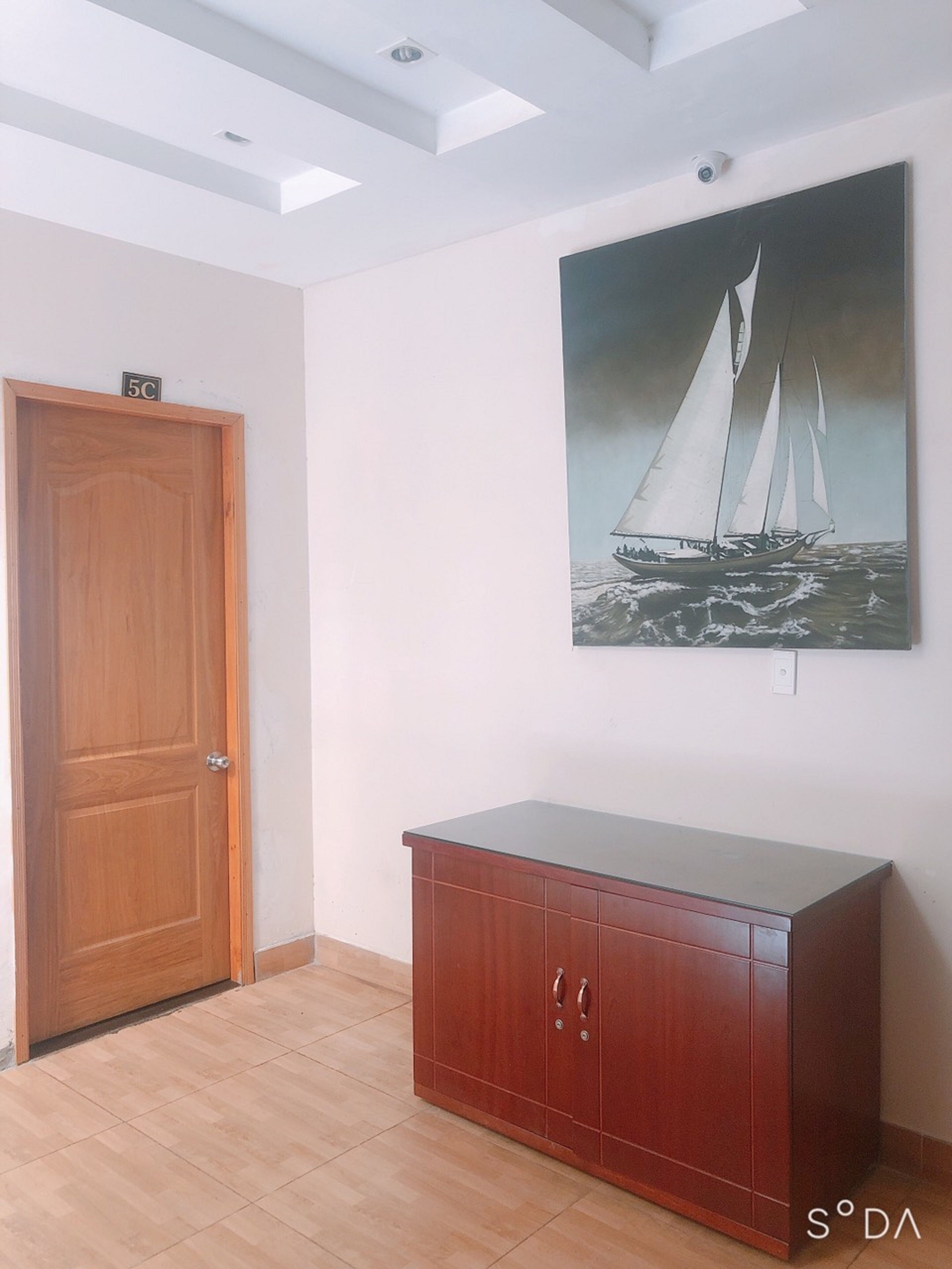 economy room | desk, blackout curtains, free wifi, bed sheets