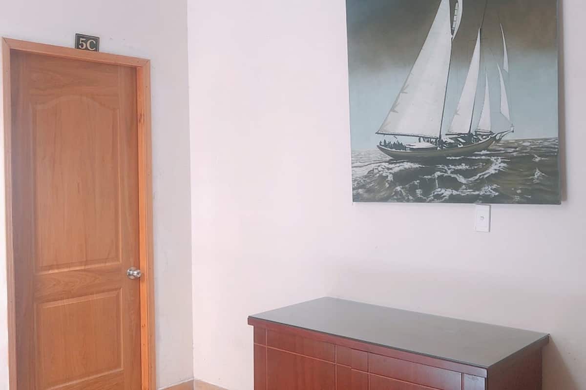 economy room | desk, blackout curtains, free wifi, bed sheets