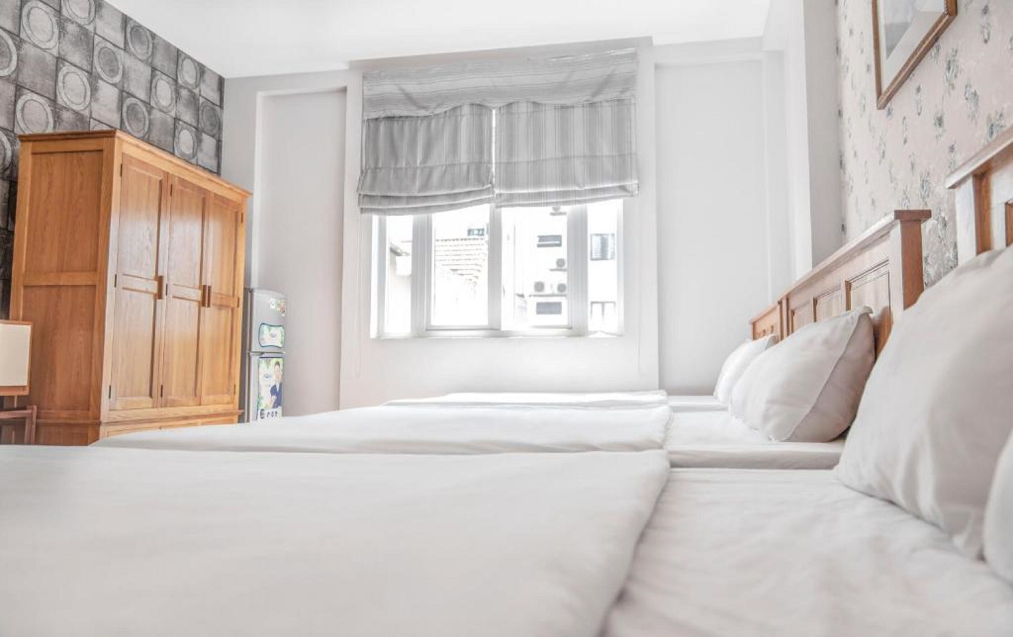 desk, blackout curtains, free wifi, bed sheets