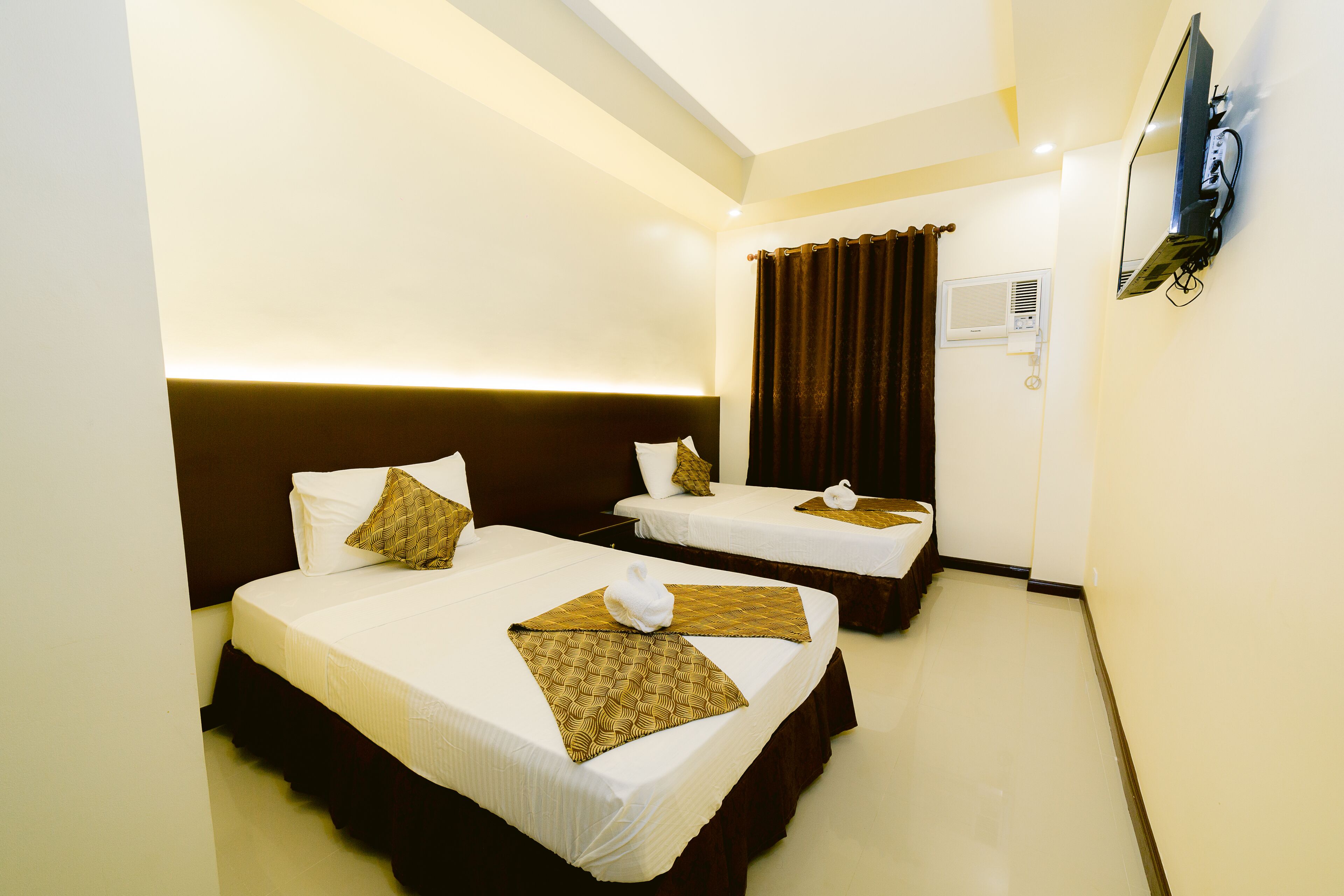 deluxe twin room | 1 bedroom, premium bedding, down duvets, rollaway beds