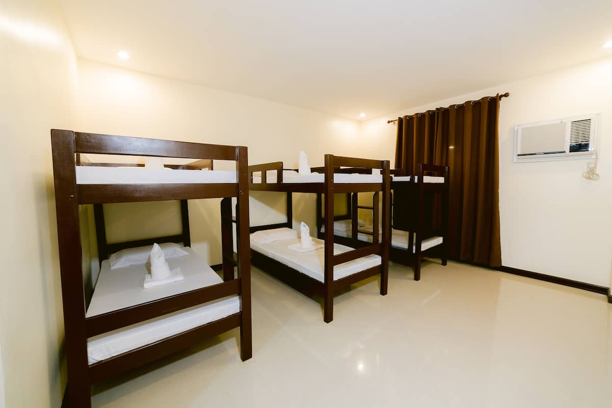 共用宿舍 (Dormitory) | 高級寢具、羽絨被、遮光窗簾/窗簾、摺床/加床 (收費)