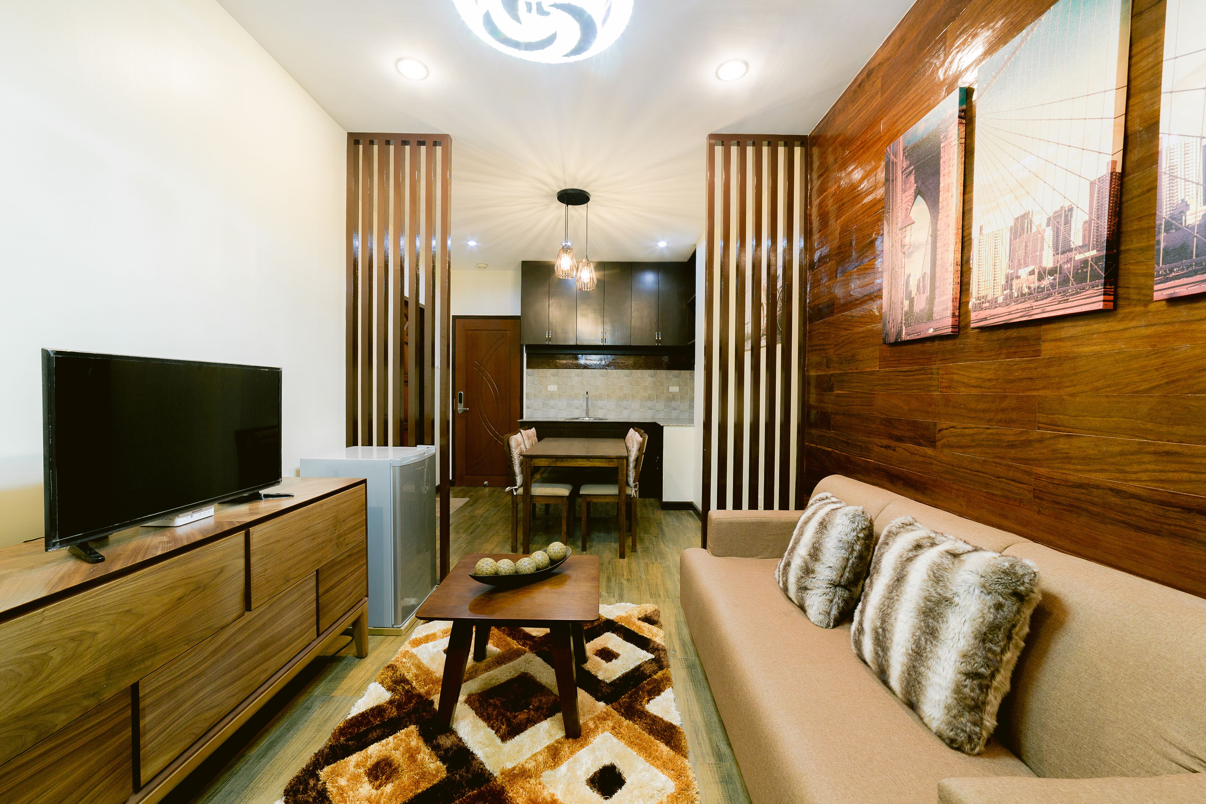 comfort suite | living area | flat-screen tv
