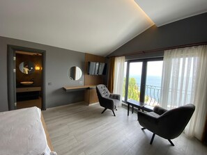 Deluxe Double Room | Living area | LCD TV, heated floors - Andac Otel (Sinop)