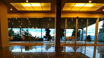 Tägliches inbegriffenes Frühstücksbuffet